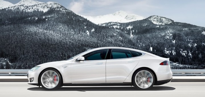 Tesla Model S bianca