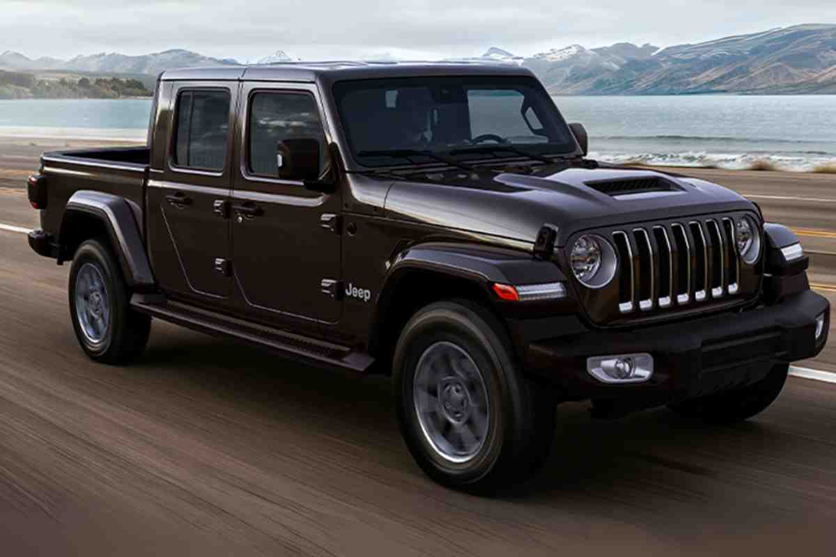 Jeep, sgambetto all'elettrico