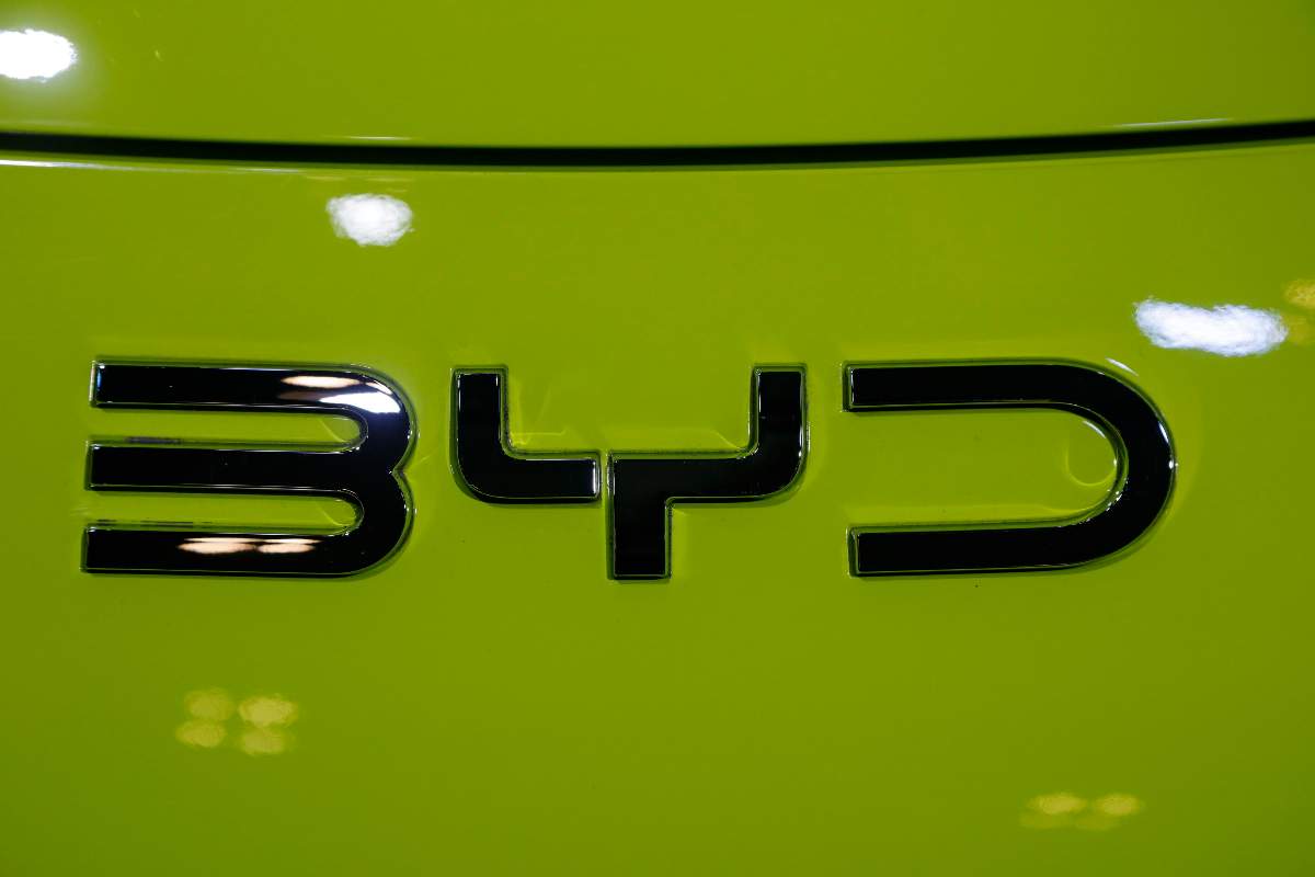 byd logo auto