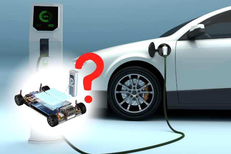 Un'Auto elettrica in ricarica: il problema è la durata della batteria ed il costo per sostituirla