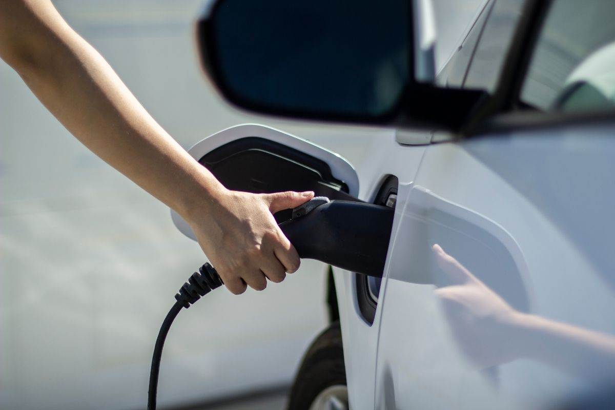 Auto elettrica spunta un problema