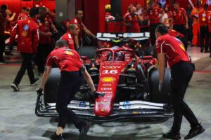 Leclerc nel box Ferrari