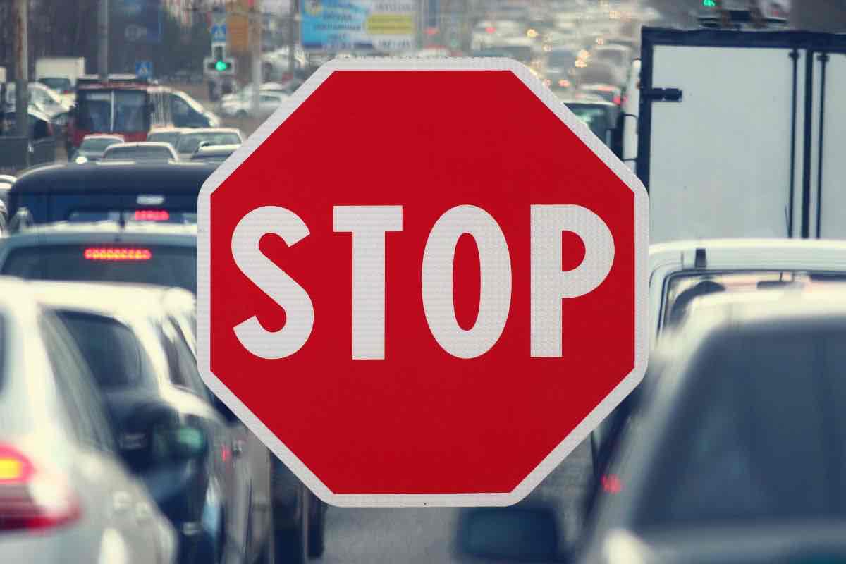 Camion stop blocco circolazione