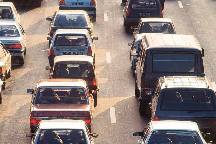 Auto distanza sicurezza multa
