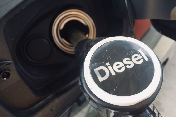 Diesel auto stazione prezzi