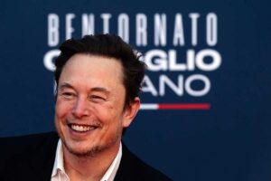 Elon Musk Tesla Model Y auto