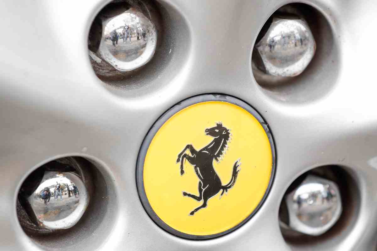 ferrari logo