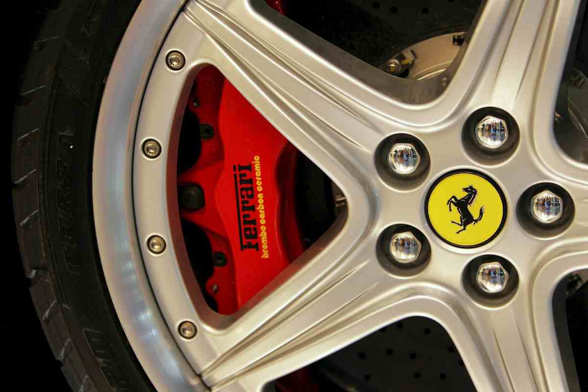 ferrari logo