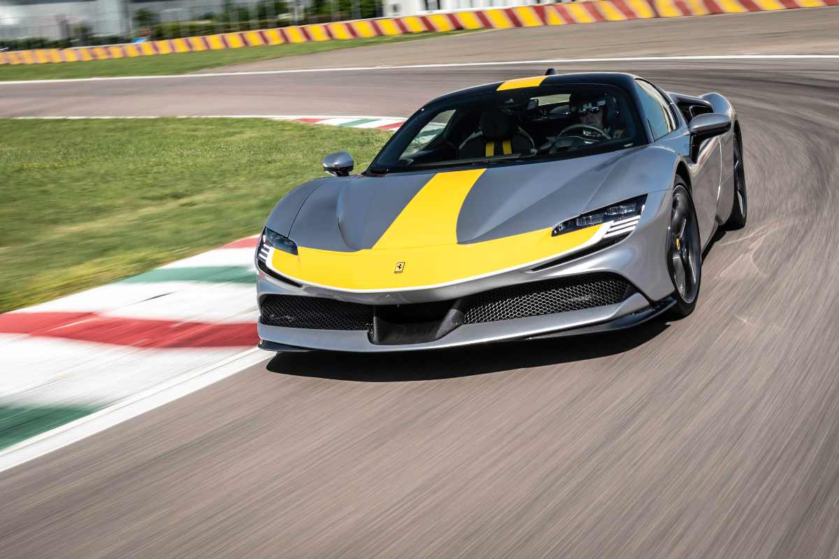 Una Ferrari testata in pista
