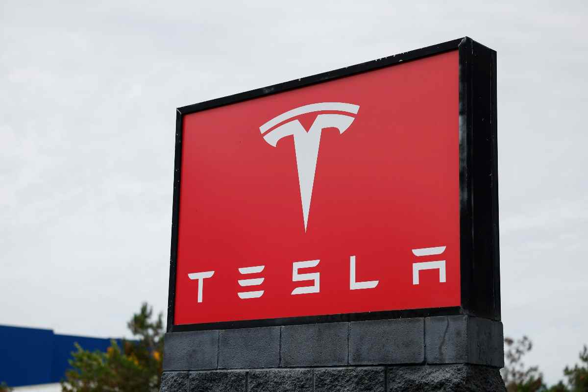 tesla logo