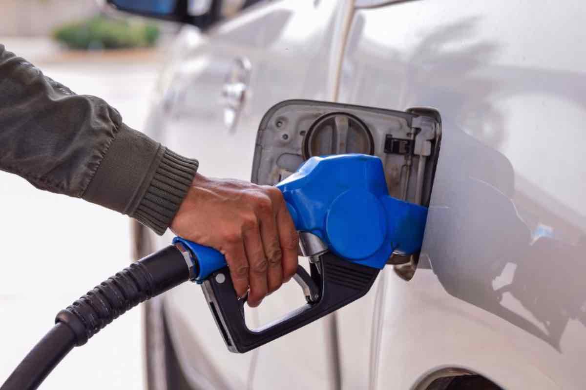 Auto diesel e benzina addio