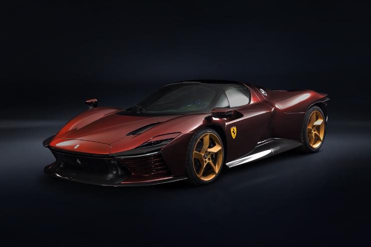 Ferrari Daytona SP3 fatta su misura