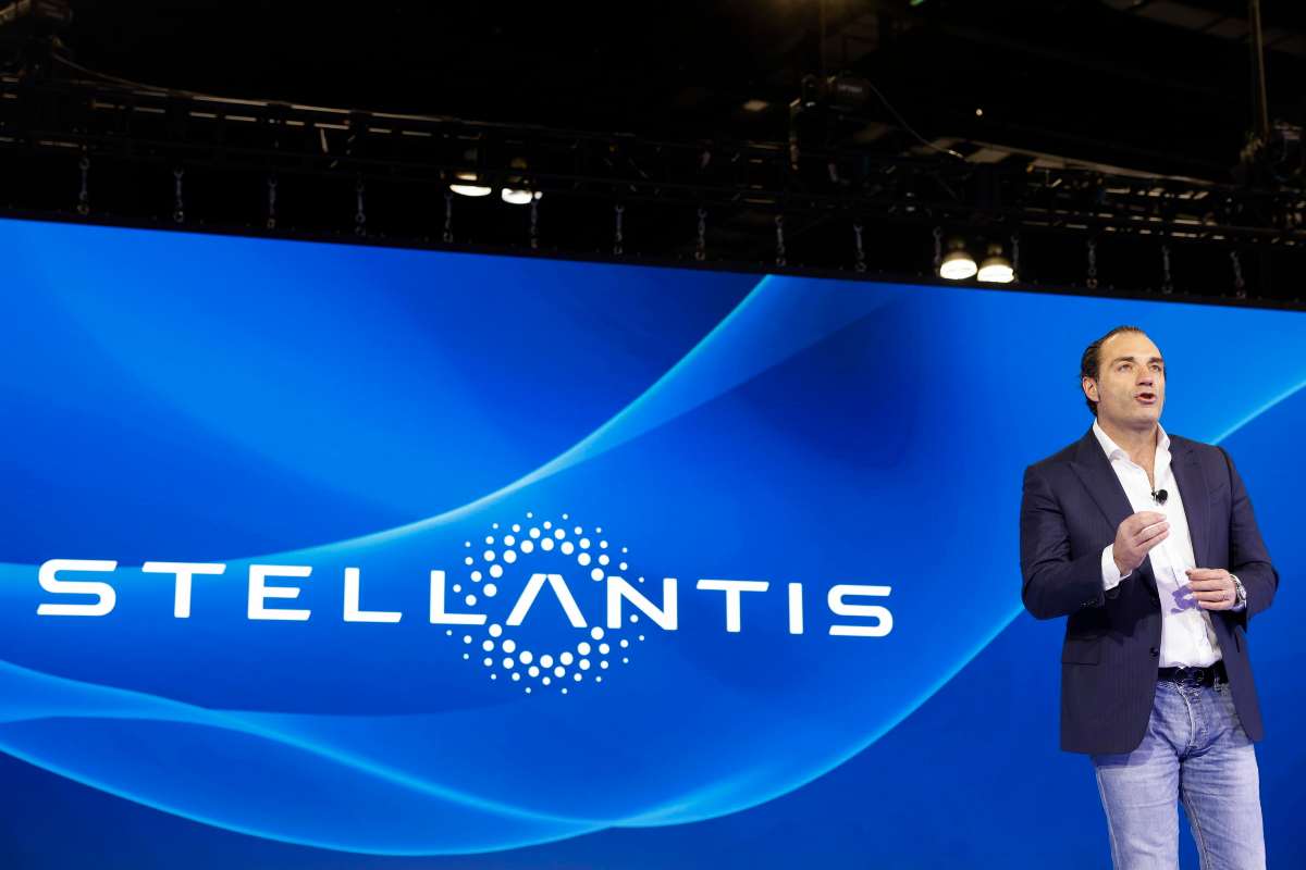 Stellantis, che guaio: nuovo richiamo per i modelli, c’entra il motore