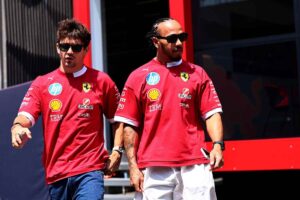 Charles Leclerc e Lewis Hamilton a testa bassa